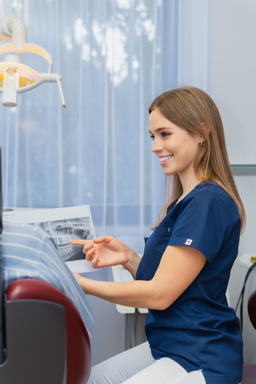 Dr. Isabella Liska in der Praxis