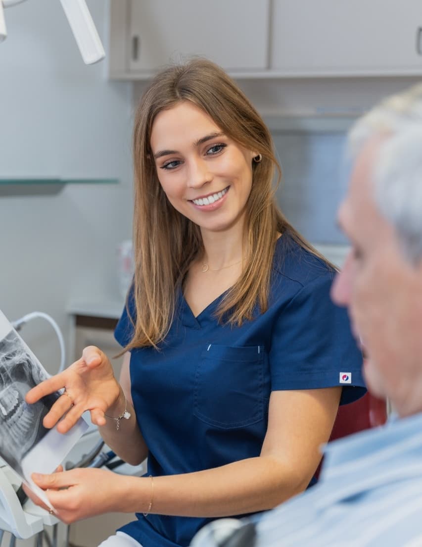 Dr. Isabella Liska Aufklärung eines Patienten